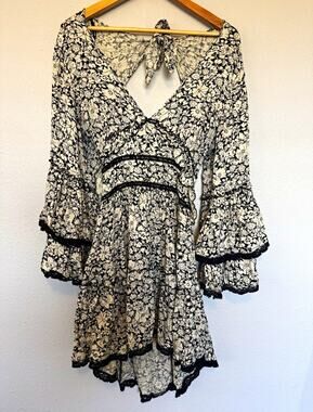 Free People Black & White Floral Open Back Tie Romper Bell Sleeve Size M